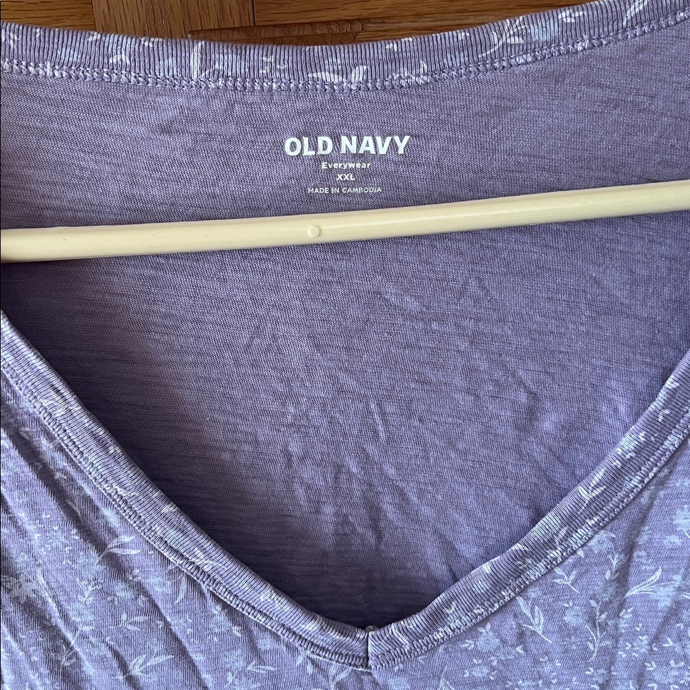 Old Navy XXL Everywhere Top. Lavender with flowers